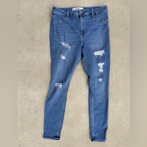 Hollister Curvy High-Rise Distressed Jean Leggings (Size 13R) - Picture 2 of 7